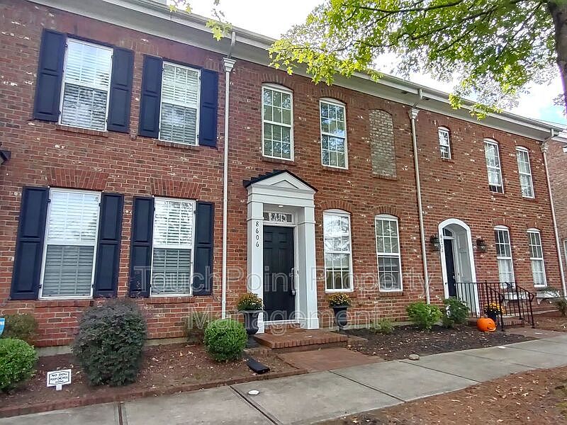 1st image of 8606 Beaver Creek Dr