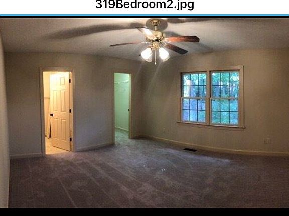 Large bedrooms, 2 closets