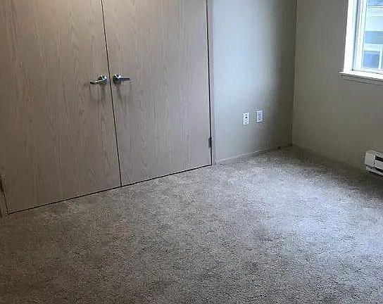 5th image of 5260 15th Ave NE APT 102