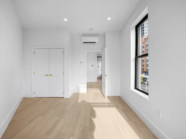 463 Bergen Street image 8 of 10