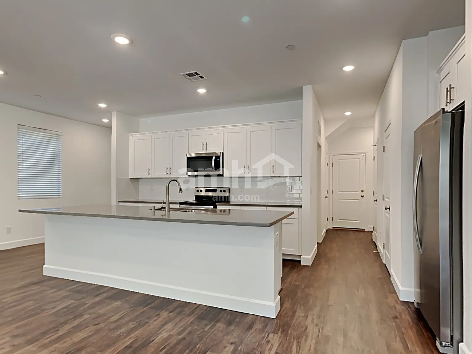 4 bed, 2.5 bath, 2144 sqft, $2,595 — Photo 3