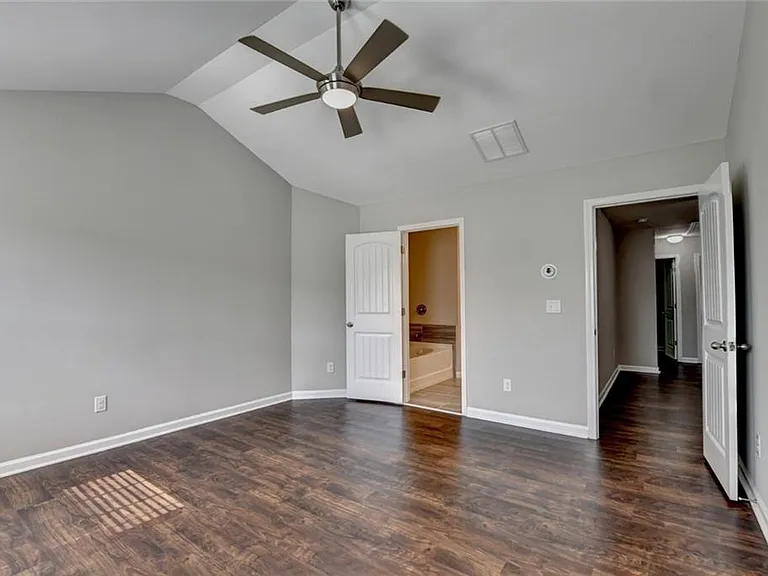 7245 Heritage Oak Ct — Photo 39