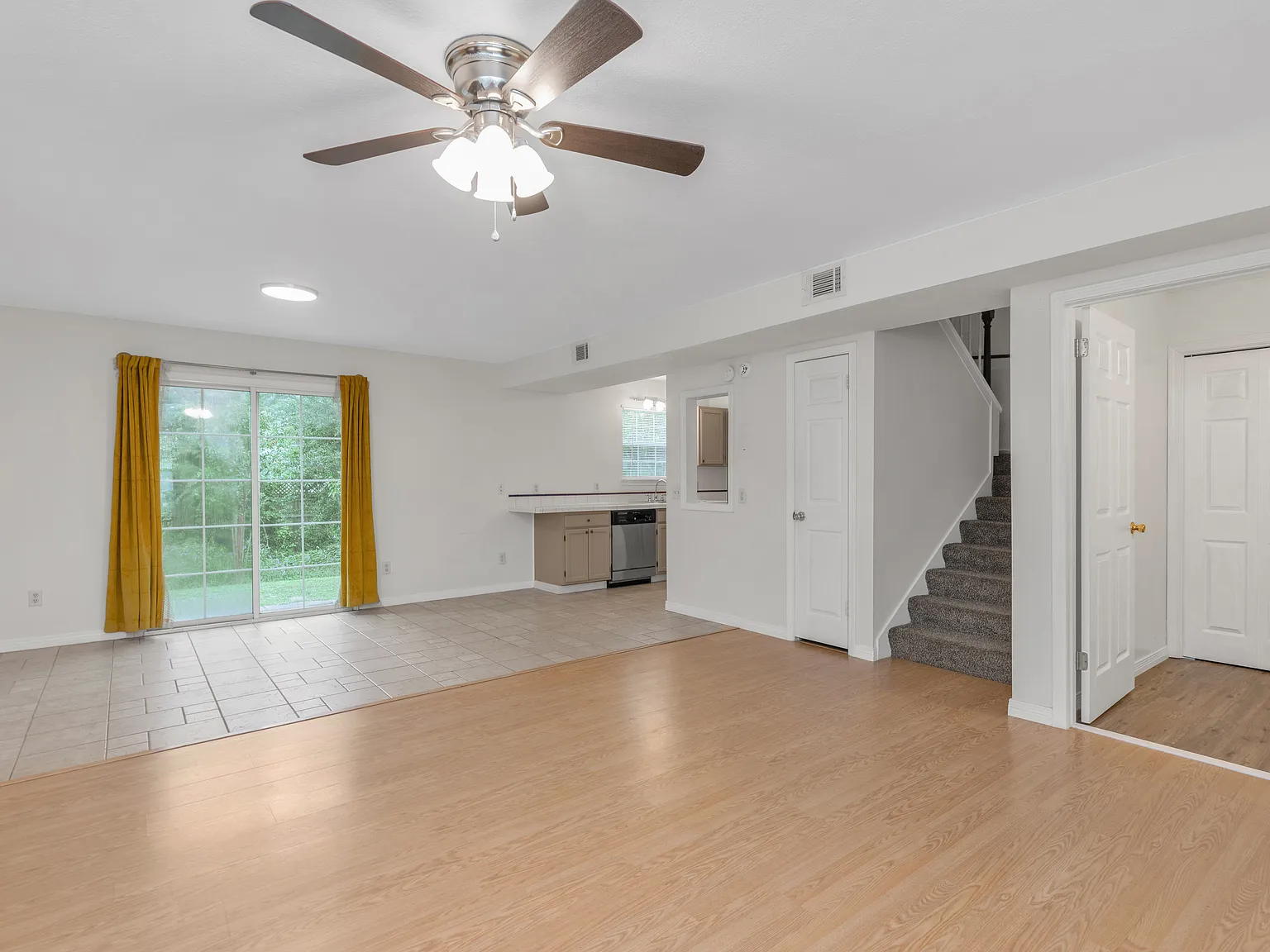3 bed, 2.5 bath, 1485 sqft, $2,200 — Photo 2