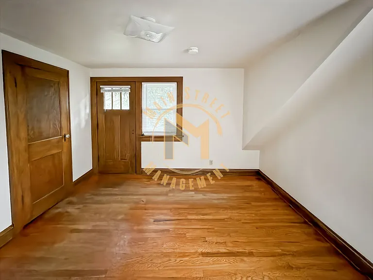 520 Henry St — Photo 8