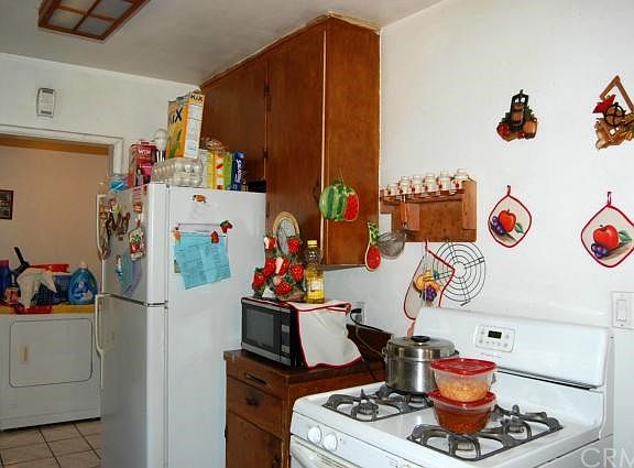 3rd image of 2551 Kellogg Park Dr