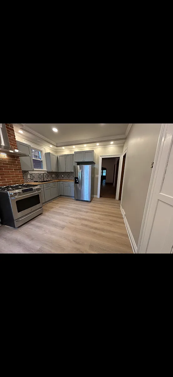 Building Photo - 64 Cottage St #1