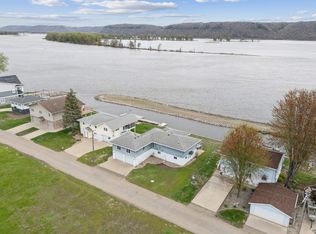 172 Abel Dr, Guttenberg, IA 52052