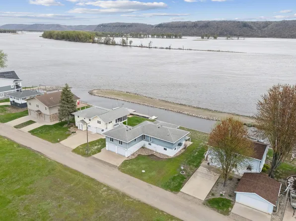 172 Abel Dr, Guttenberg, IA 52052