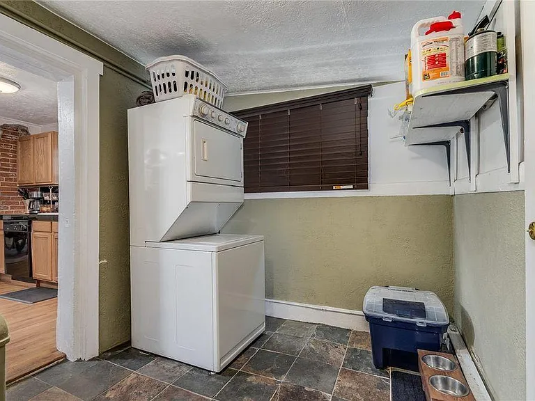 39 N Clarkson St #B — Photo 14