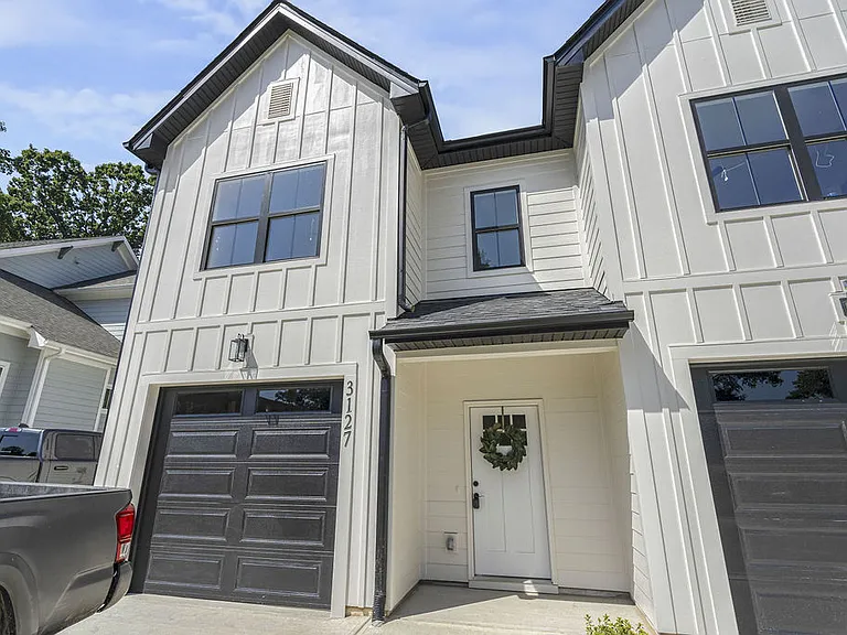 3127 Columbus Cir — Photo 2