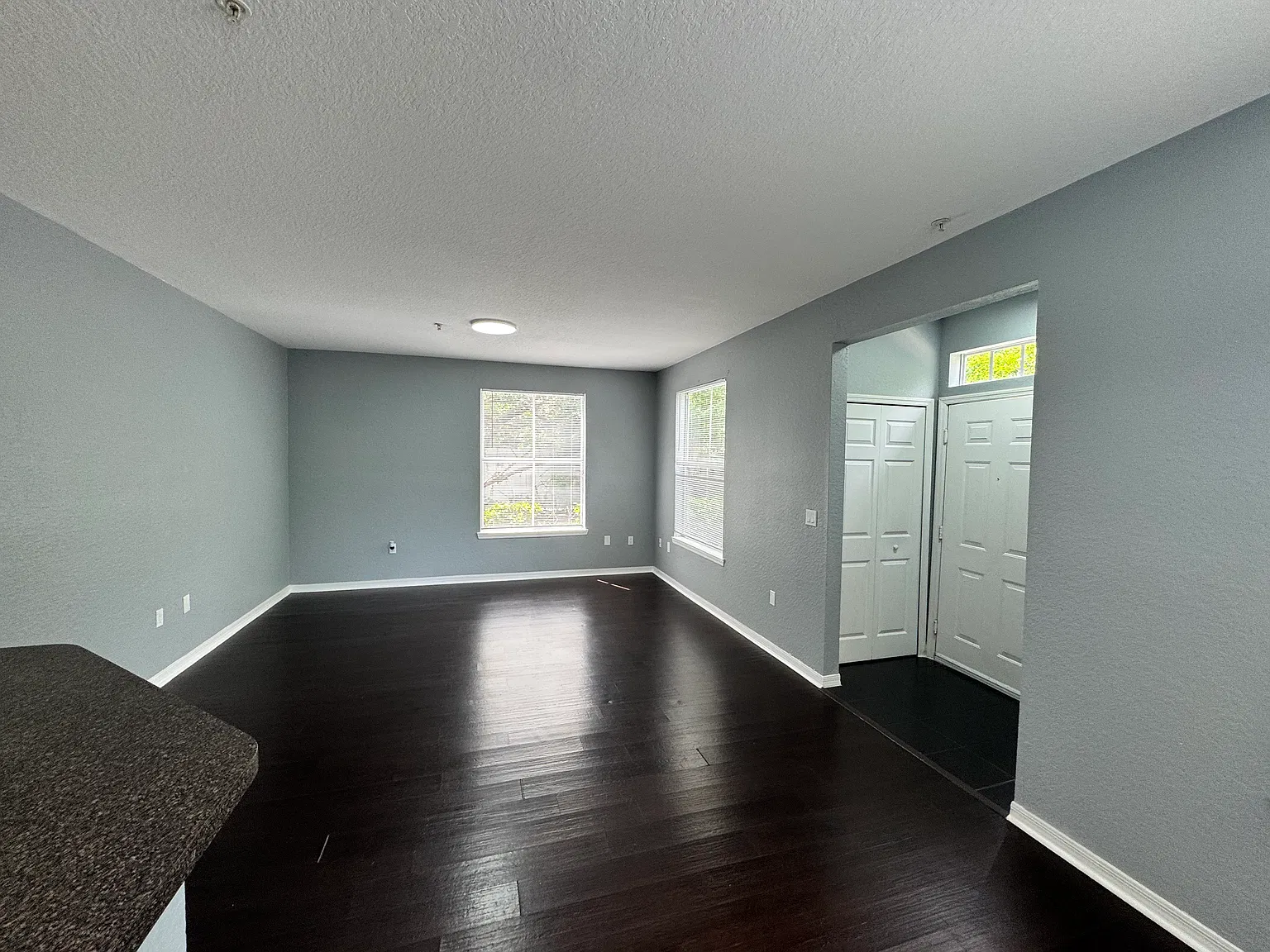 2 bed, 1077 sqft, $1,650 — Photo 2