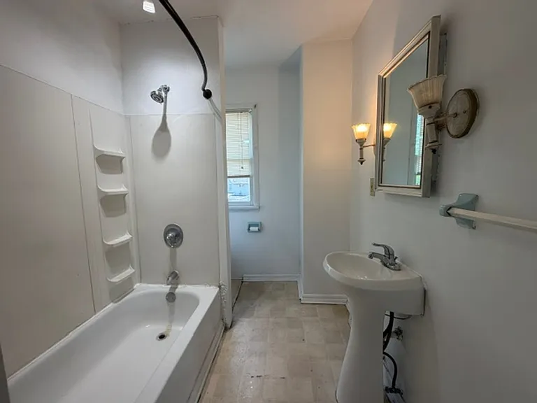 1518 Woodland Ave NW — Photo 9