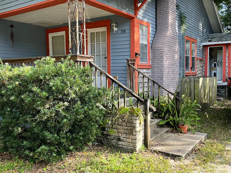 218 W Indiana Ave — Photo 1