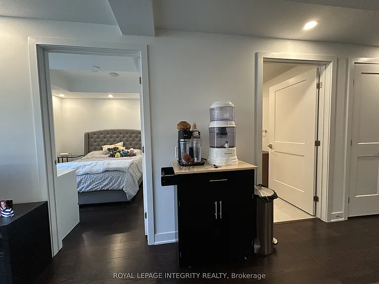 340 Queen St #810 — Photo 8