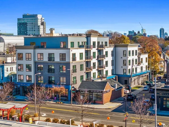 214 Market St APT 407, Boston, MA 02135