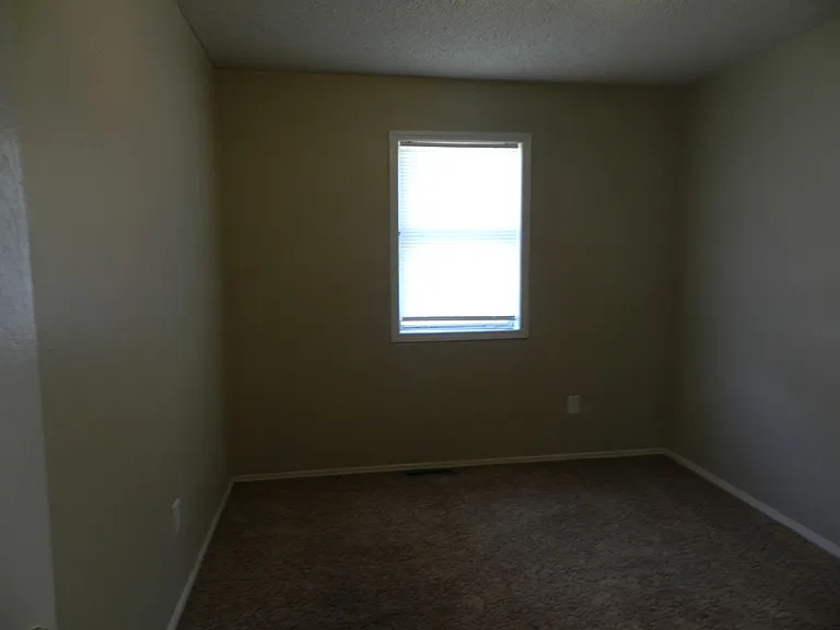 15304 Temple Ln — Photo 12