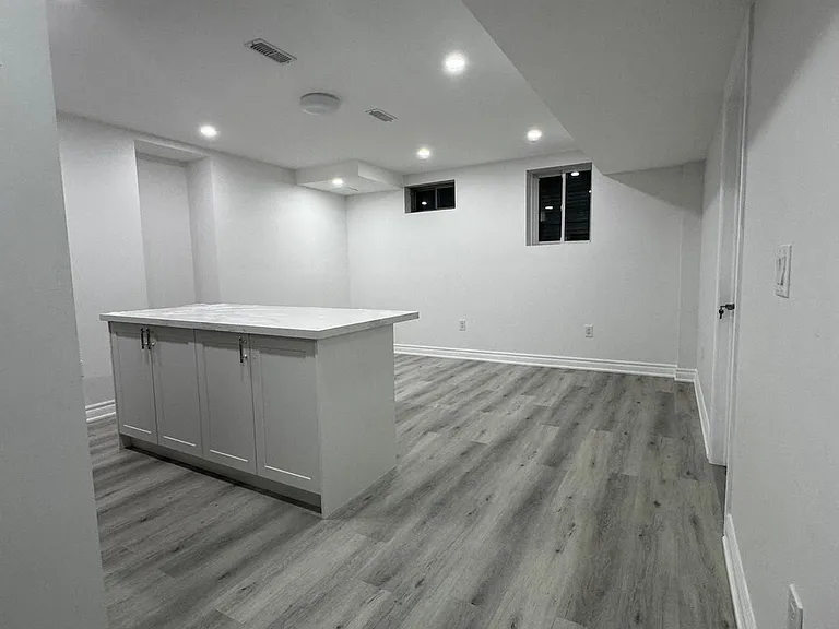 32 Auckland Dr E #BASEMENT — Photo 13