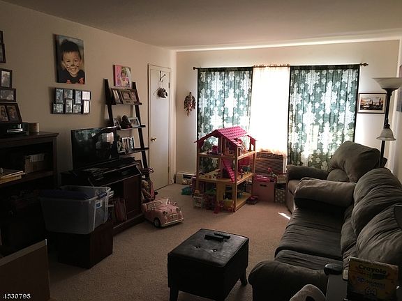 3rd image of 10-16 Gonnelli St APT B1