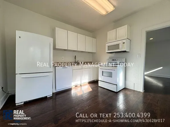 208 128th St S, Tacoma, WA 98444