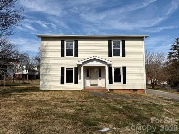 103 Pine St, Morganton, NC 28655