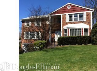 9 Colony Ln, Manhasset, NY 11030