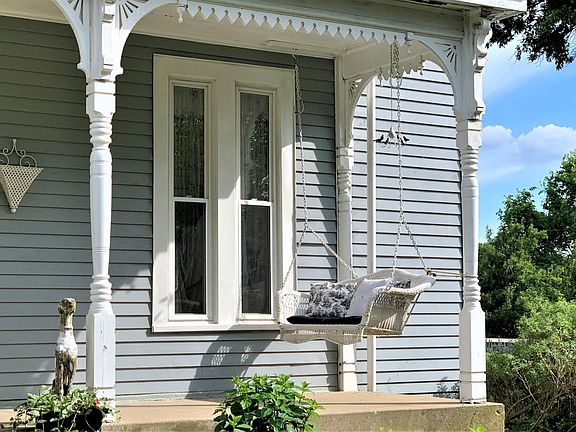 3rd image of 1641 Clermontville Laurel Rd