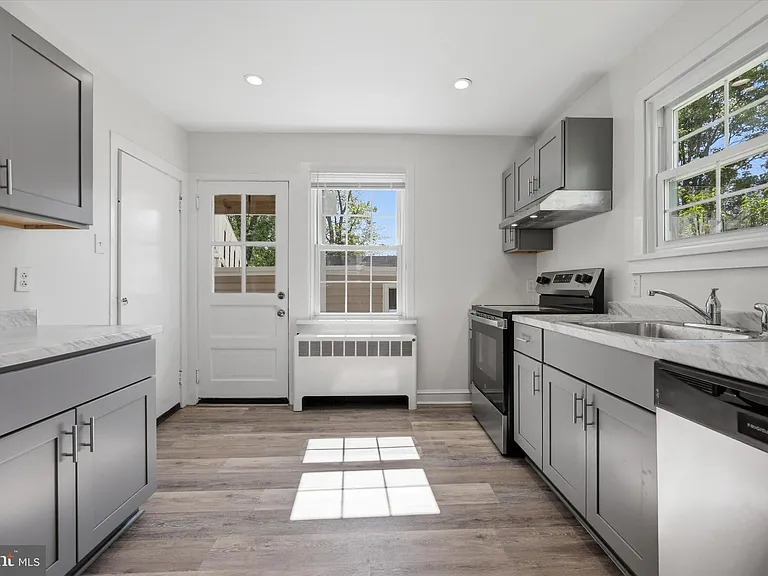 604 Grant Ave #1 — Photo 14