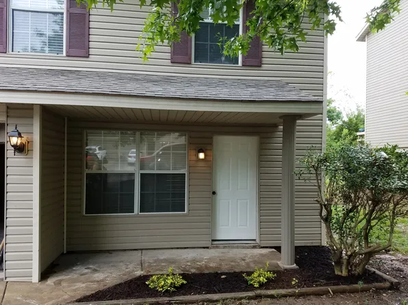 2096 E Honeysuckle Ln, Fayetteville, AR 72703