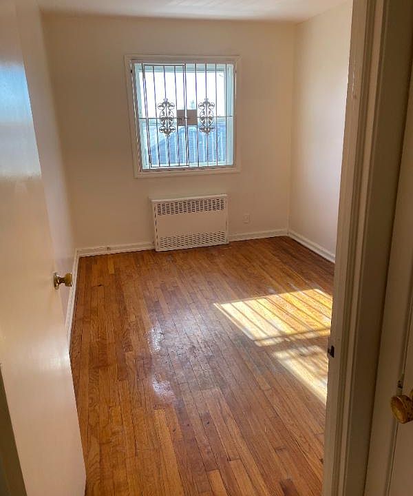 1st image of 19726 Hillside Ave Floor 3