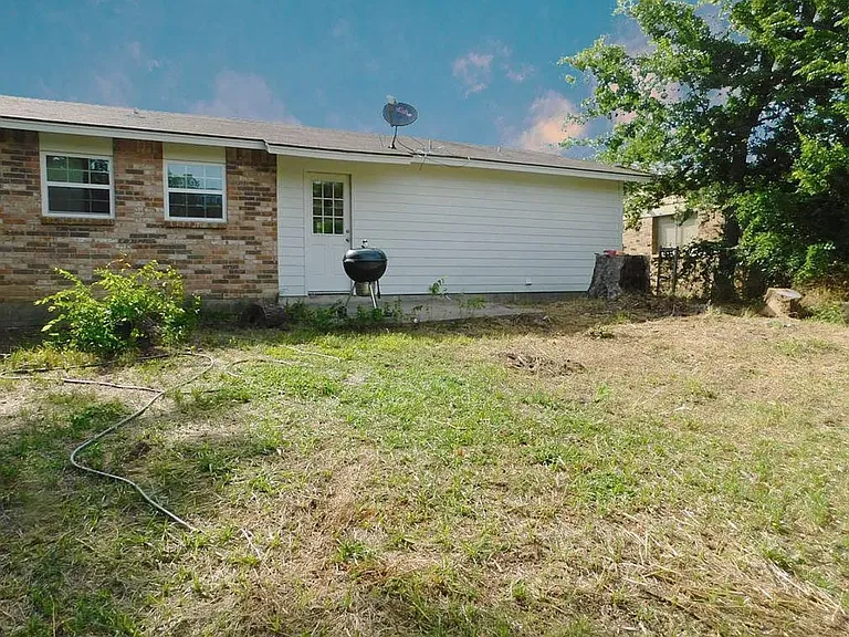 1304 Curtis Dr — Photo 24