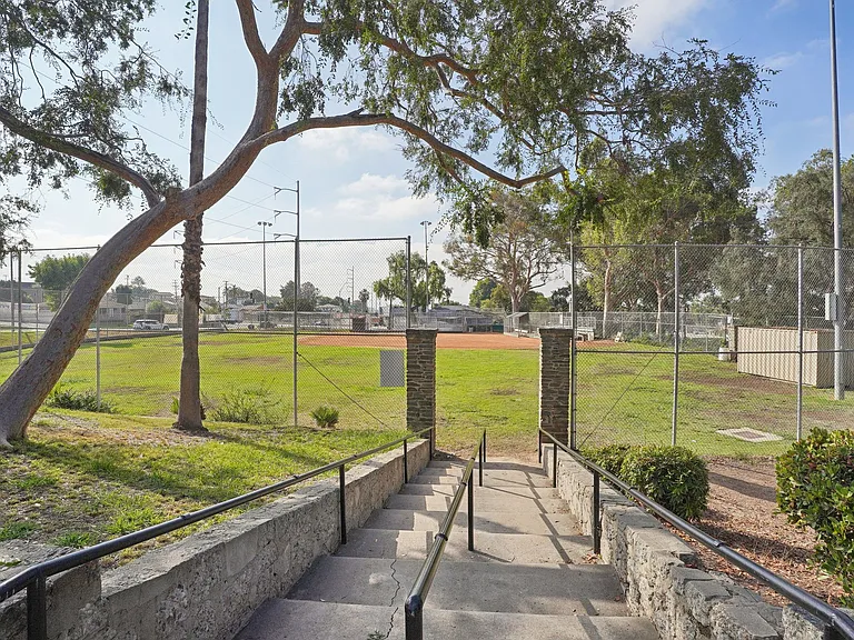 Ladera Apartments — Photo 33