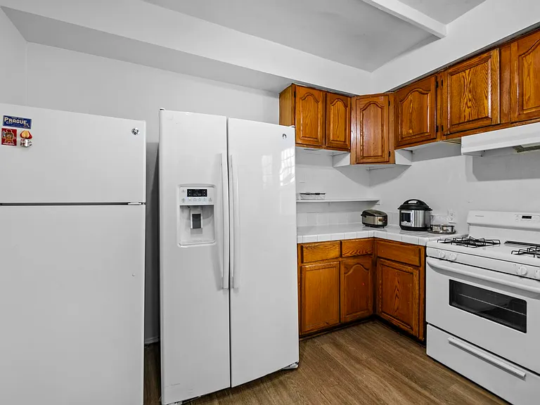 2335 Portland St — Photo 10