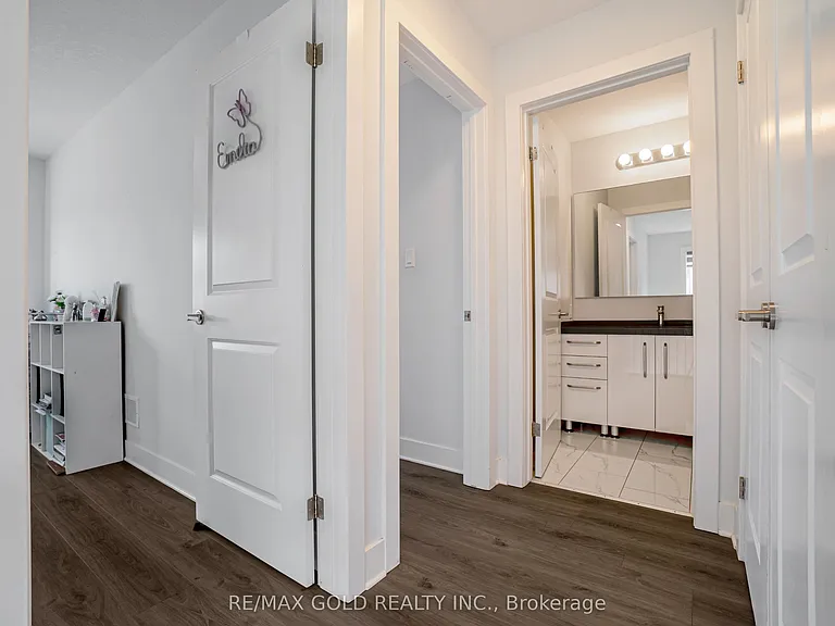 2621 Holbrook Dr #8 — Photo 22
