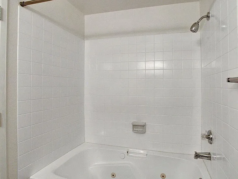 Shower Foothills Apartments Portland OR