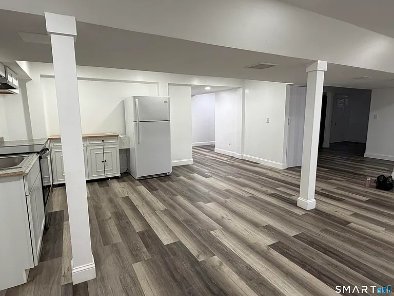 96 Neill Dr — Photo 3