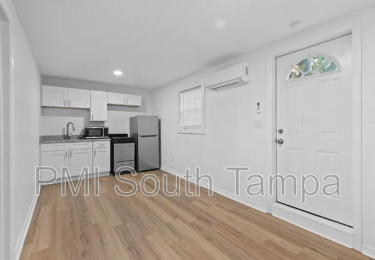 2108 W Saint Louis St #B — Photo 3