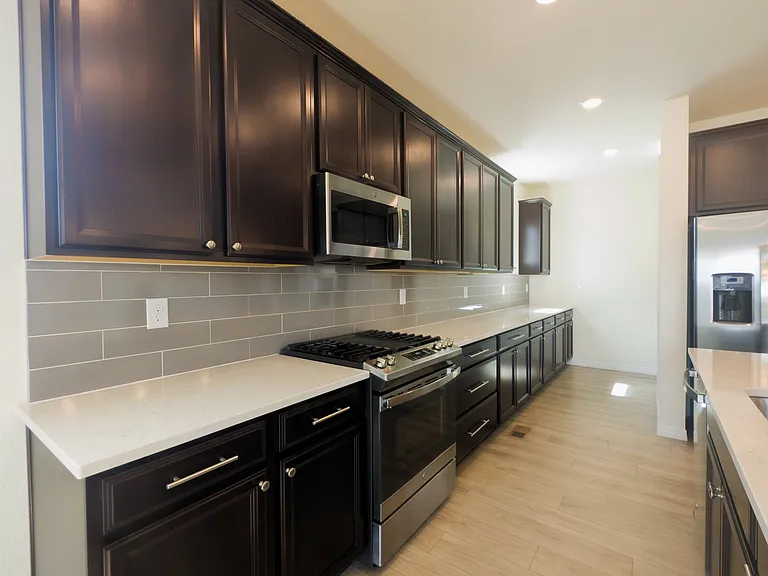 17622 Drake St — Photo 9
