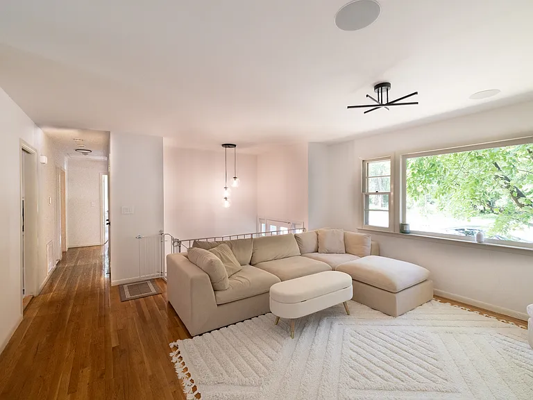 138 Grant Ave — Photo 2