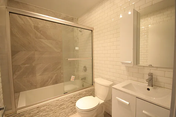 Rented by Makover Group Inc | media 4