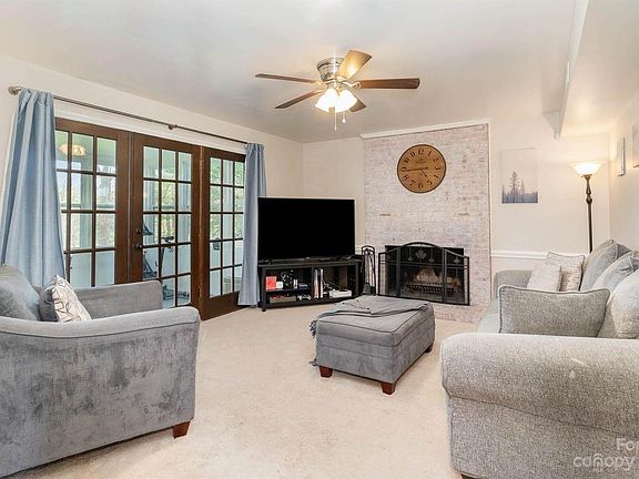 3rd image of 5111 Macandrew Dr