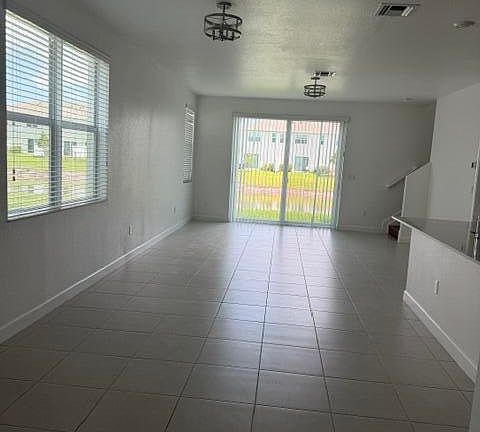 5th image of 220 SE Woodbark St