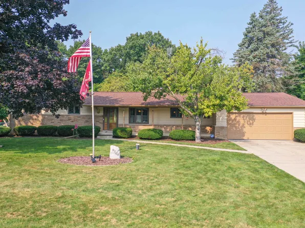 9104 Del Rio Dr, Grand Blanc, MI 48439