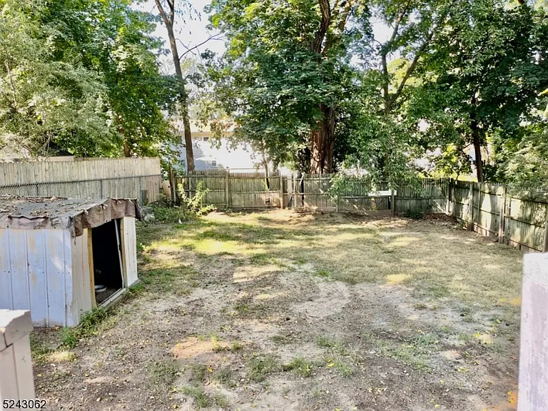 42 Oneida Ave — Photo 20