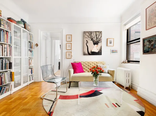 135 West 16th Street image 1 of 4