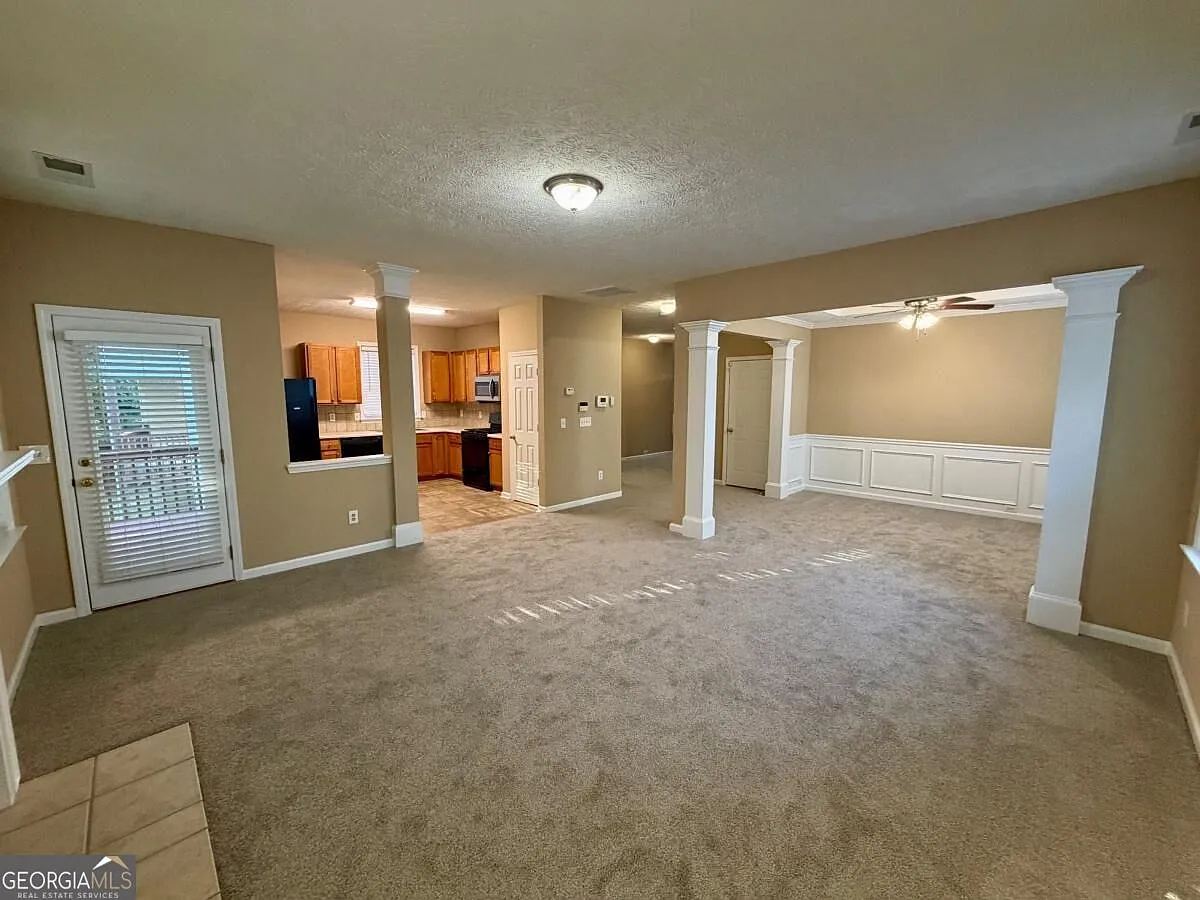 3 bed, 2.5 bath, $2,000 — Photo 4