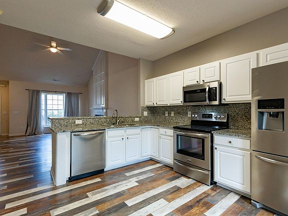 5th image of 301 Mannington Dr