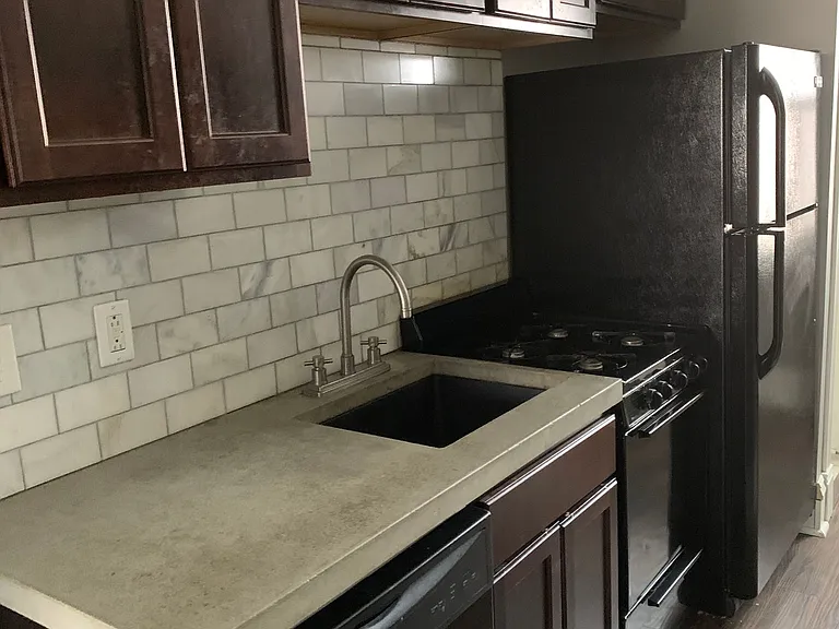 141 S 15th St #2 — Photo 4