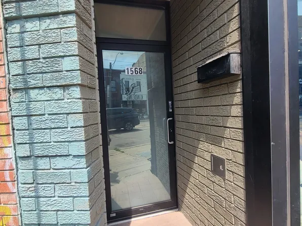 1568 Dundas St W, Toronto, ON M6K 1T8