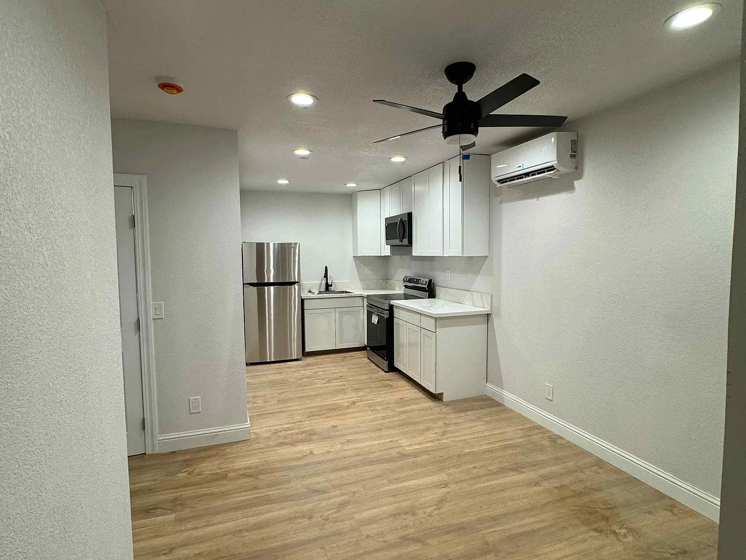 1 bed, 440 sqft, $1,600 — Photo 2