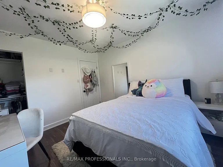 2504 Donnavale Dr — Photo 20